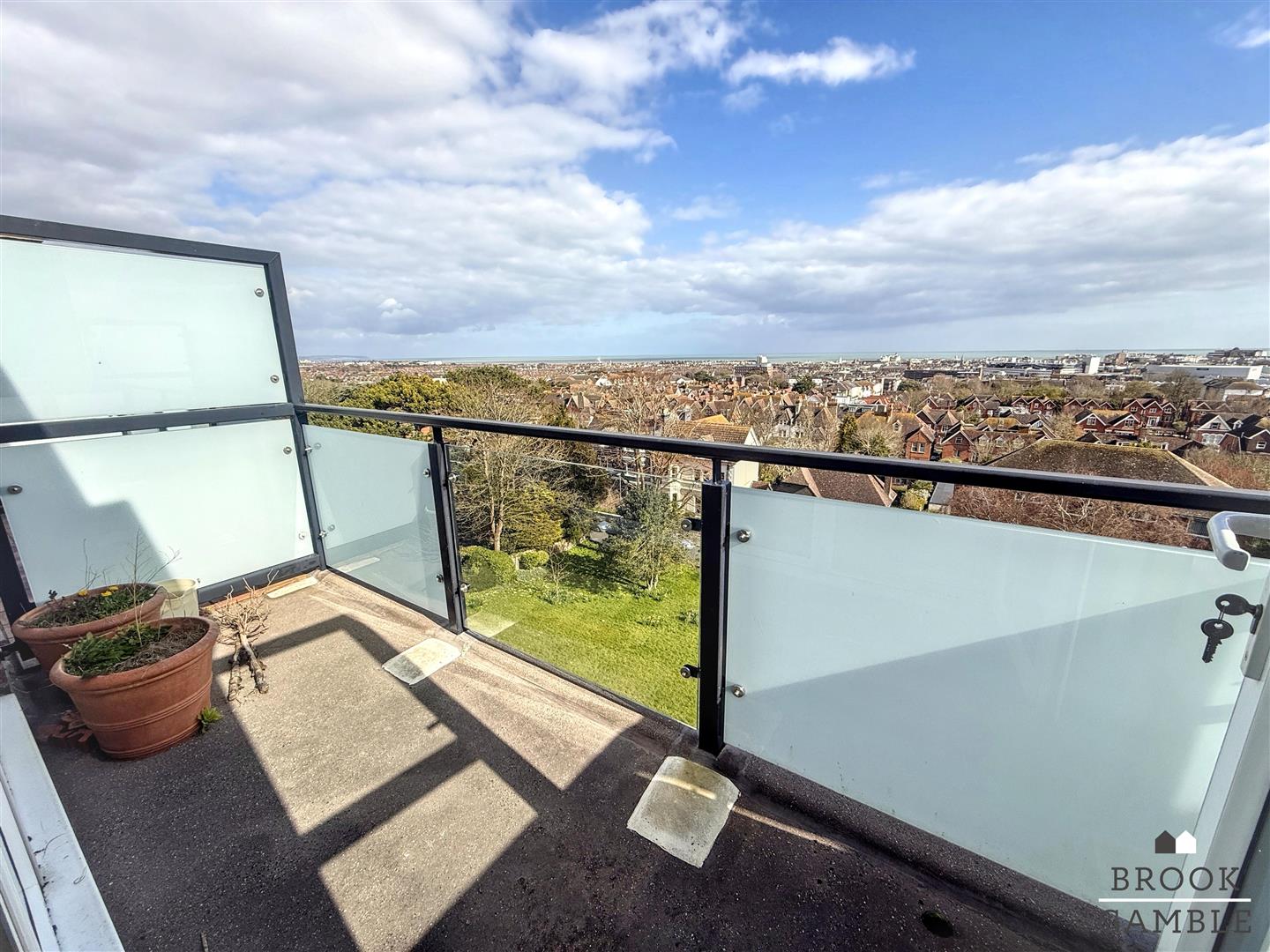 1 Bedroom Apartment. Arundel Road in Eastbourne,  4